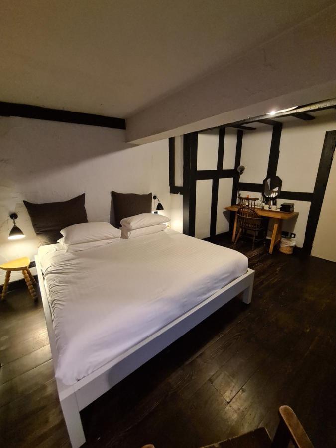 The Crown Hotel Амършам Екстериор снимка